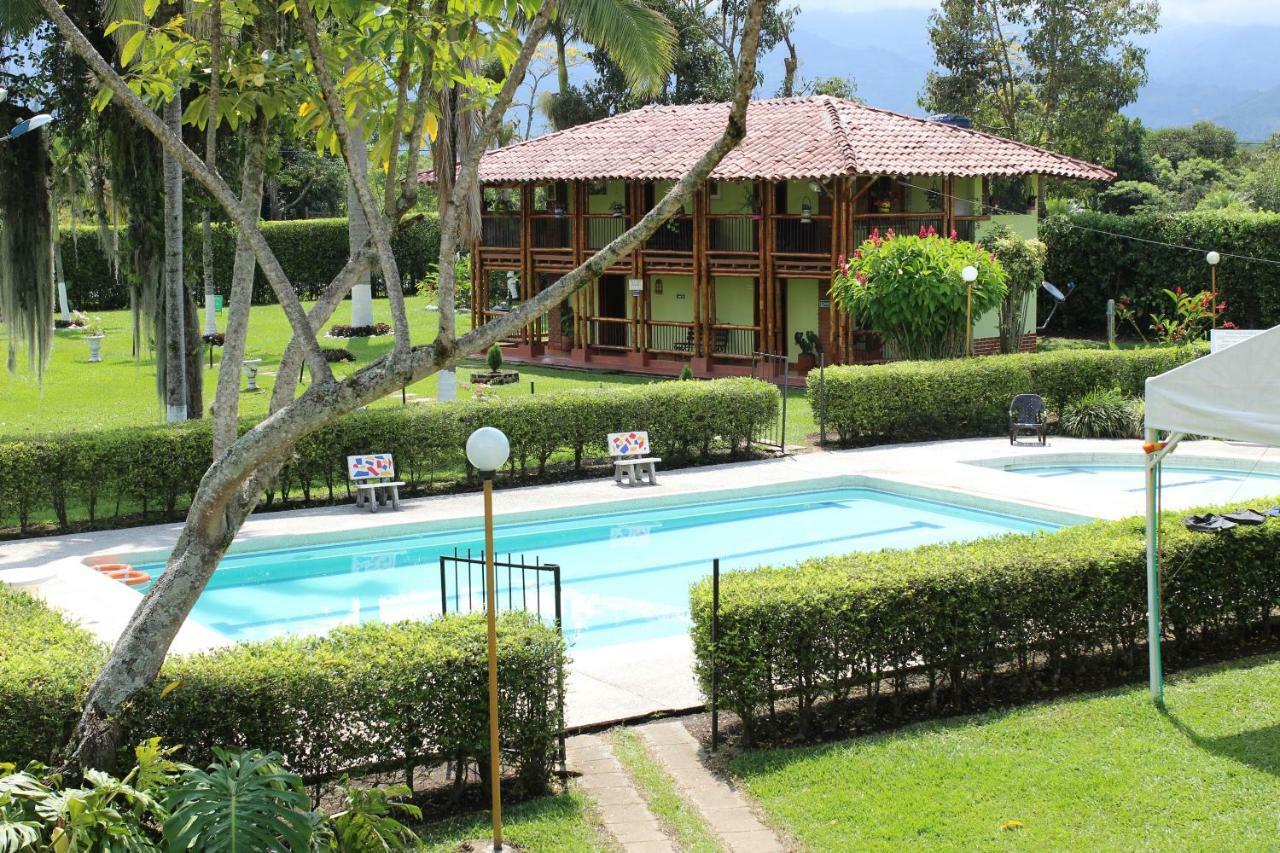 Villa Alejandra Del Quindio Calarcá Extérieur photo